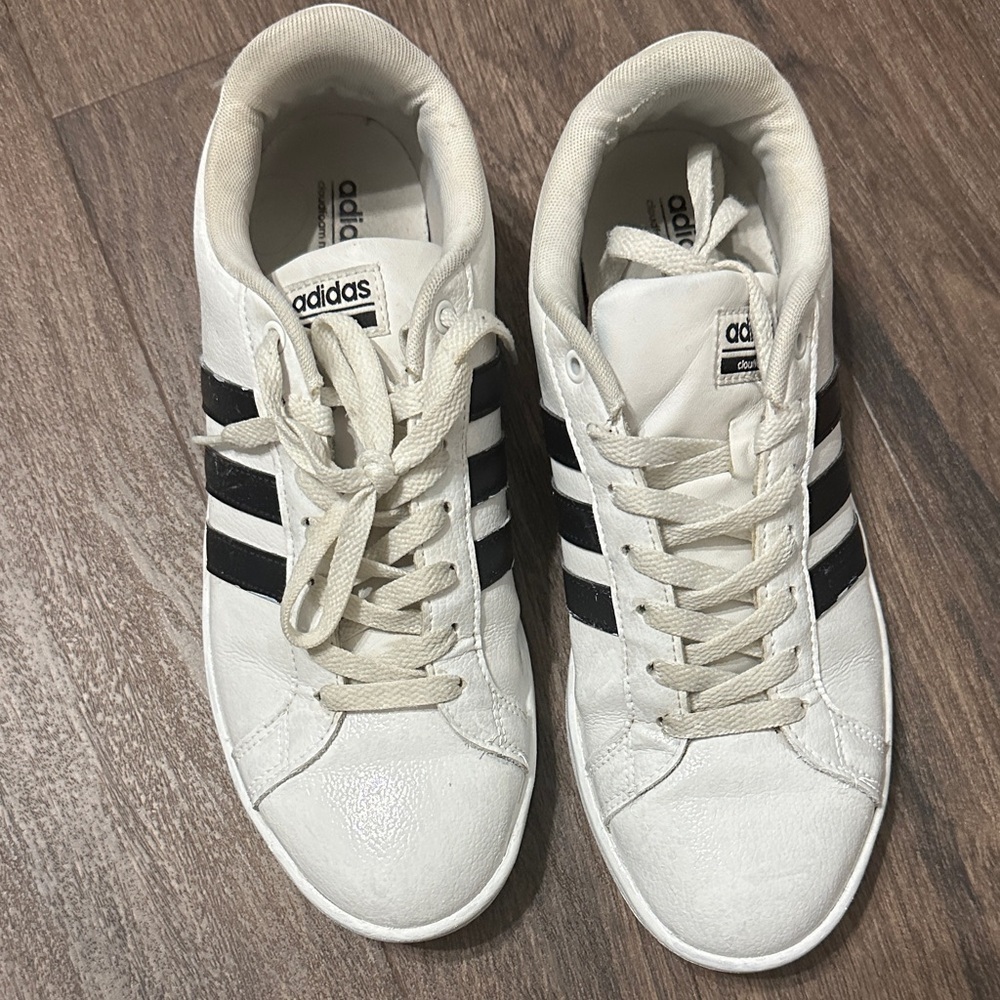 adidas women’s cloud foam sneaker - size 9.5